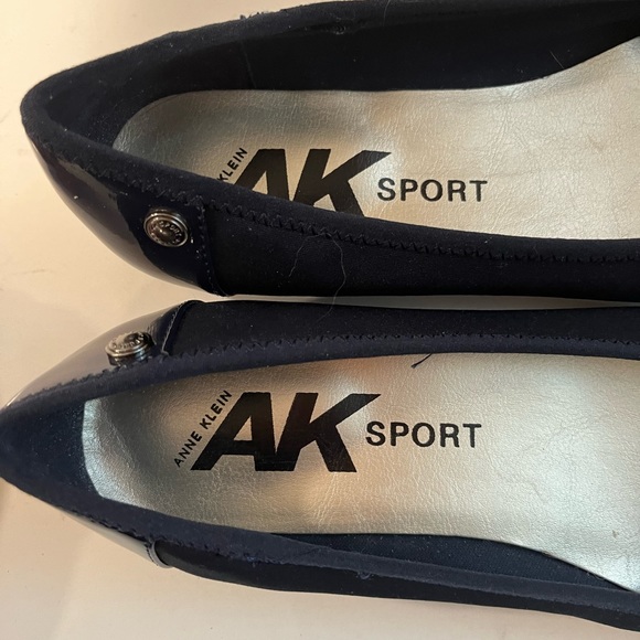 Anne Klein Flats-  71/2W   Navy - Picture 3 of 8